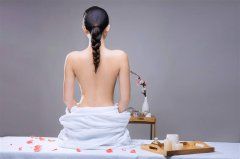 经常练这几个瑜伽体式的女人,50岁时,还能美如25岁